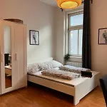 90 M2 Spacious Apartment With Free Parking