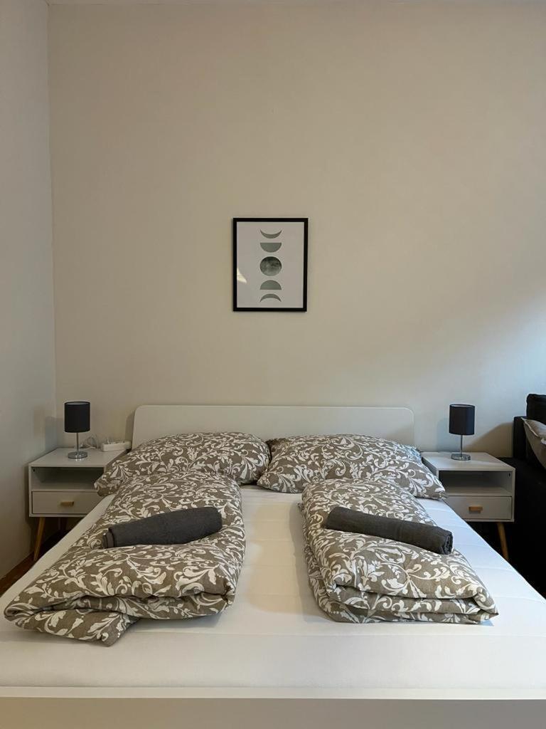 Apartment 90 M2 Spacious With Free Parking *