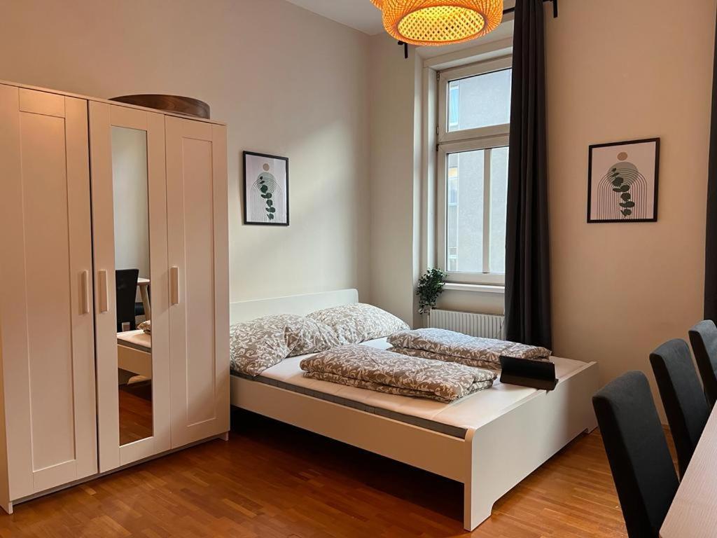90 M2 Spacious With Free Parking Apartment *