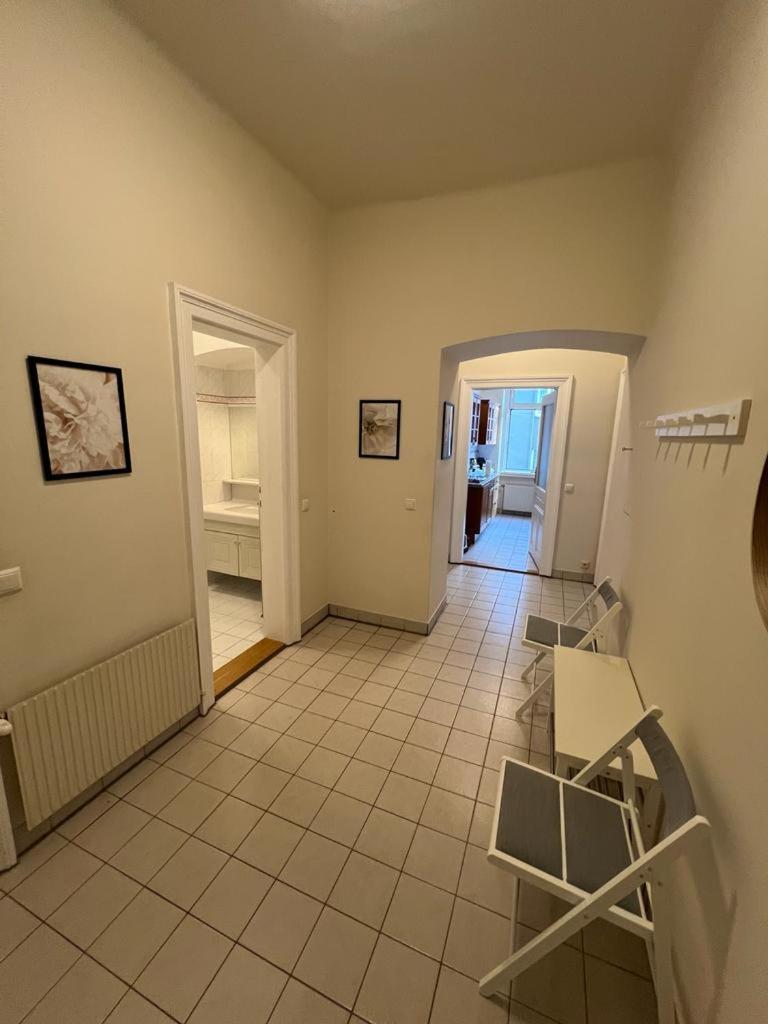 Apartment 90 M2 Spacious With Free Parking *