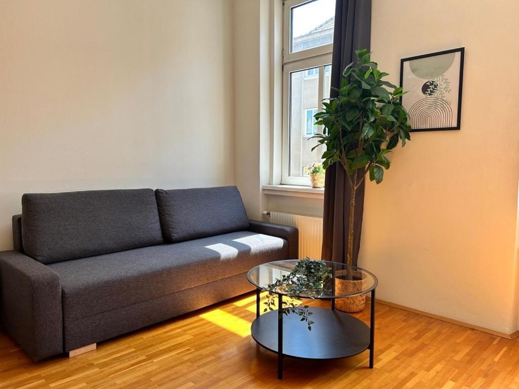 90 M2 Spacious With Free Parking *