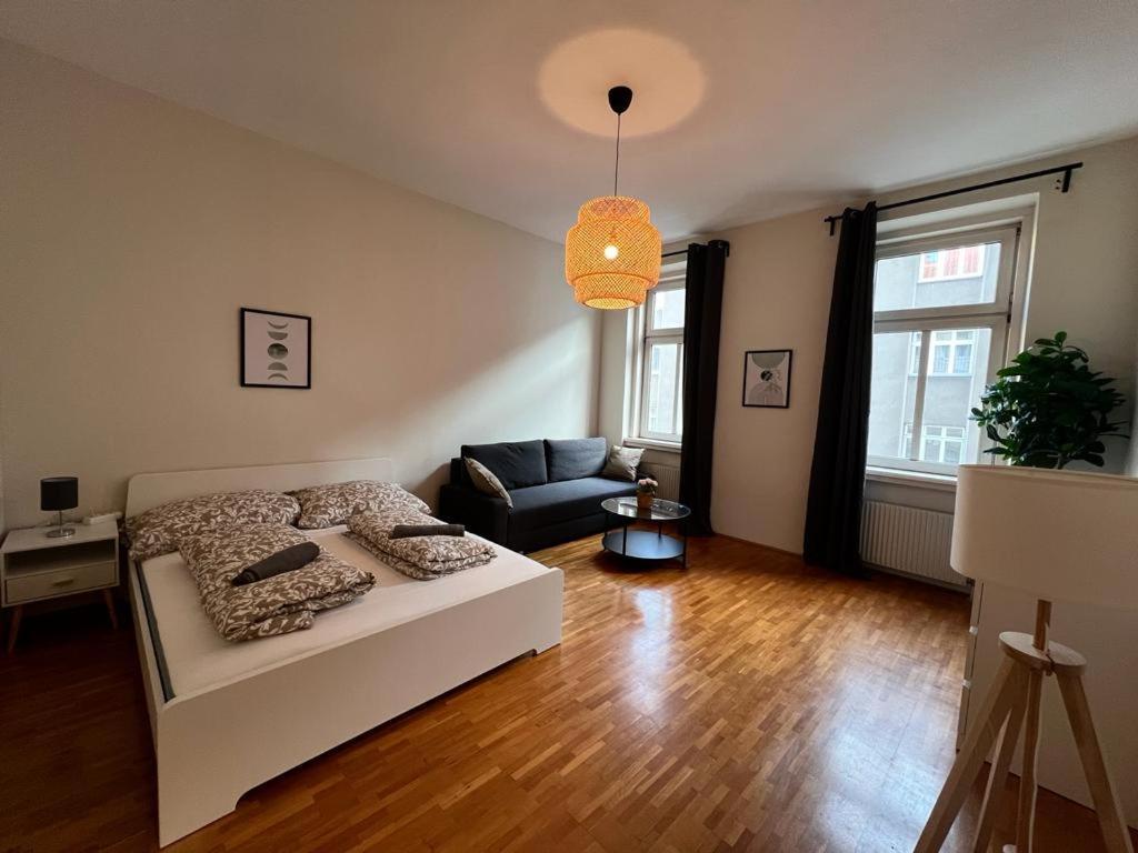 Apartment 90 M2 Spacious With Free Parking