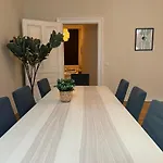 90 M2 Spacious Apartment With Free Parking